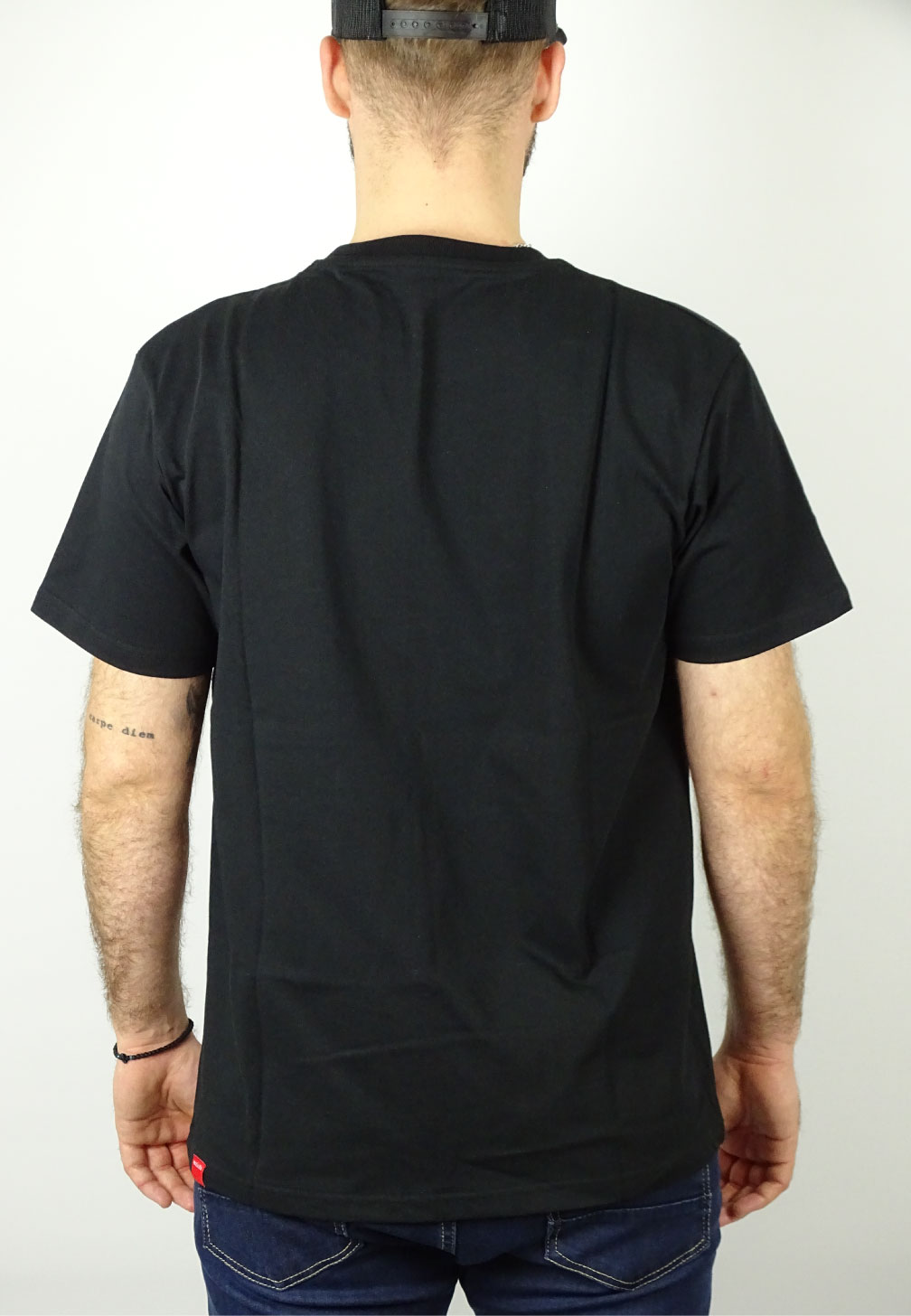 avakuk® D5 real is life. T-Shirt 230 gsm schwarz made in Portugal und Schweiz